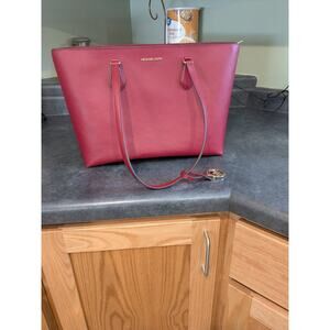 ​Michael Kors Sheila Large Multi-Function Red Saffiano Leather - EUC with Tags